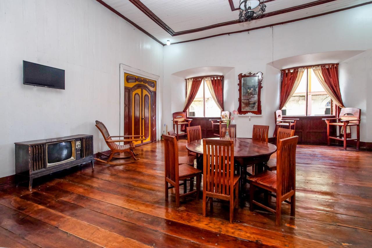 ZEN Rooms Calle Crisologo Vigan Esterno foto