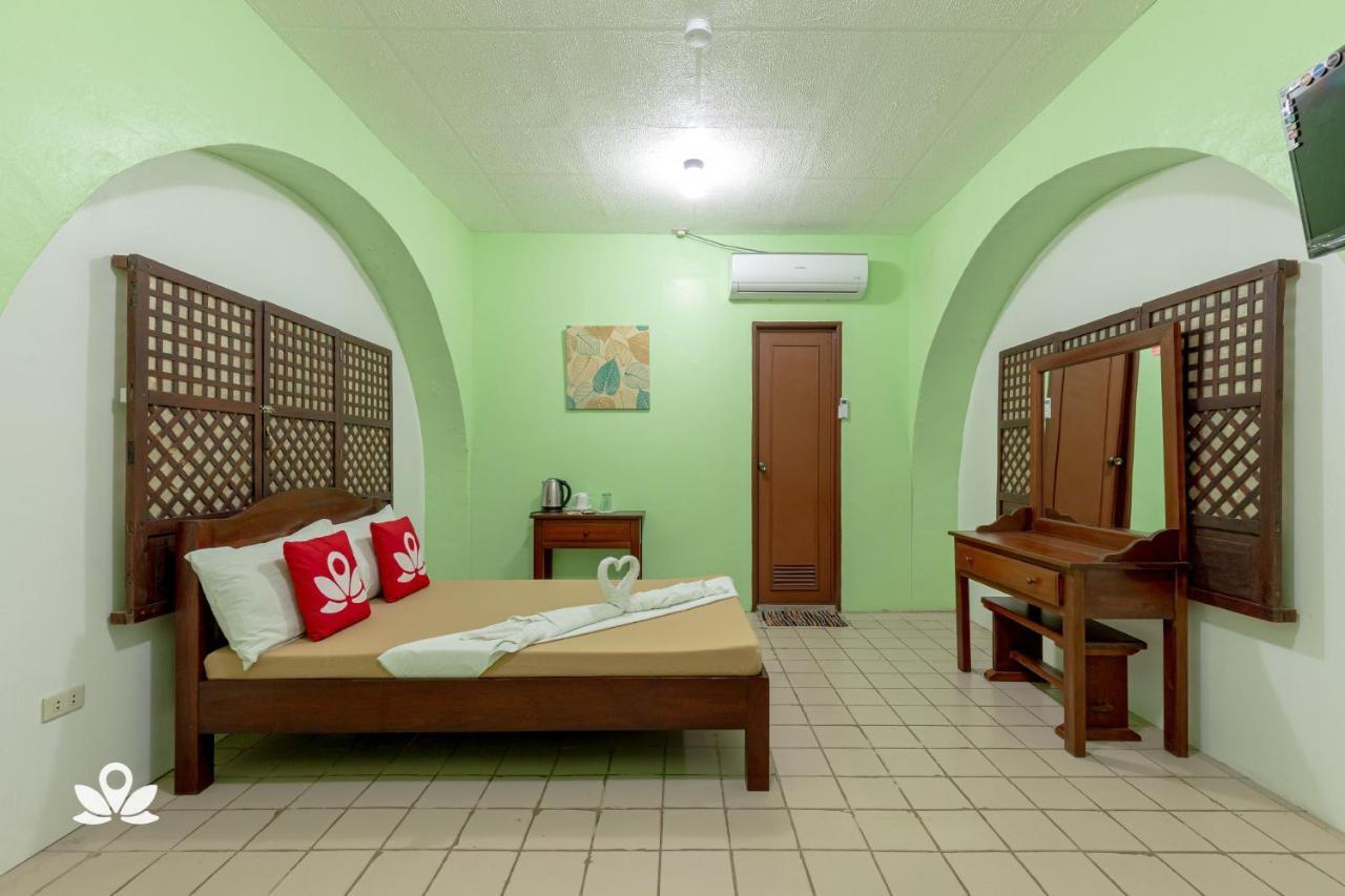 ZEN Rooms Calle Crisologo Vigan Esterno foto