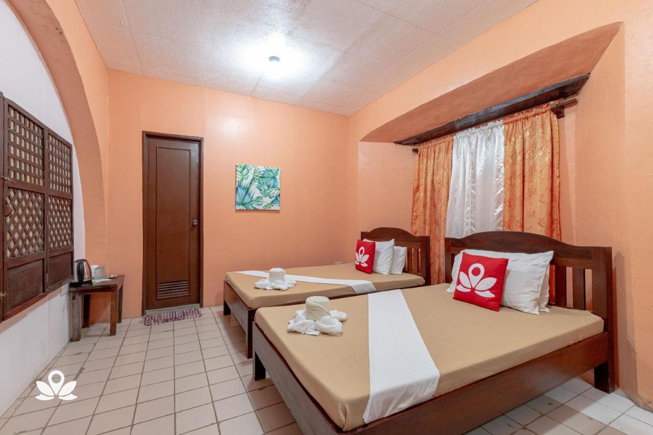 ZEN Rooms Calle Crisologo Vigan Esterno foto