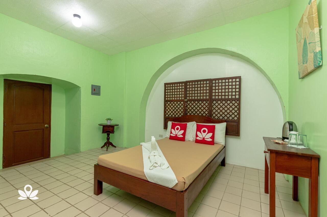 ZEN Rooms Calle Crisologo Vigan Esterno foto
