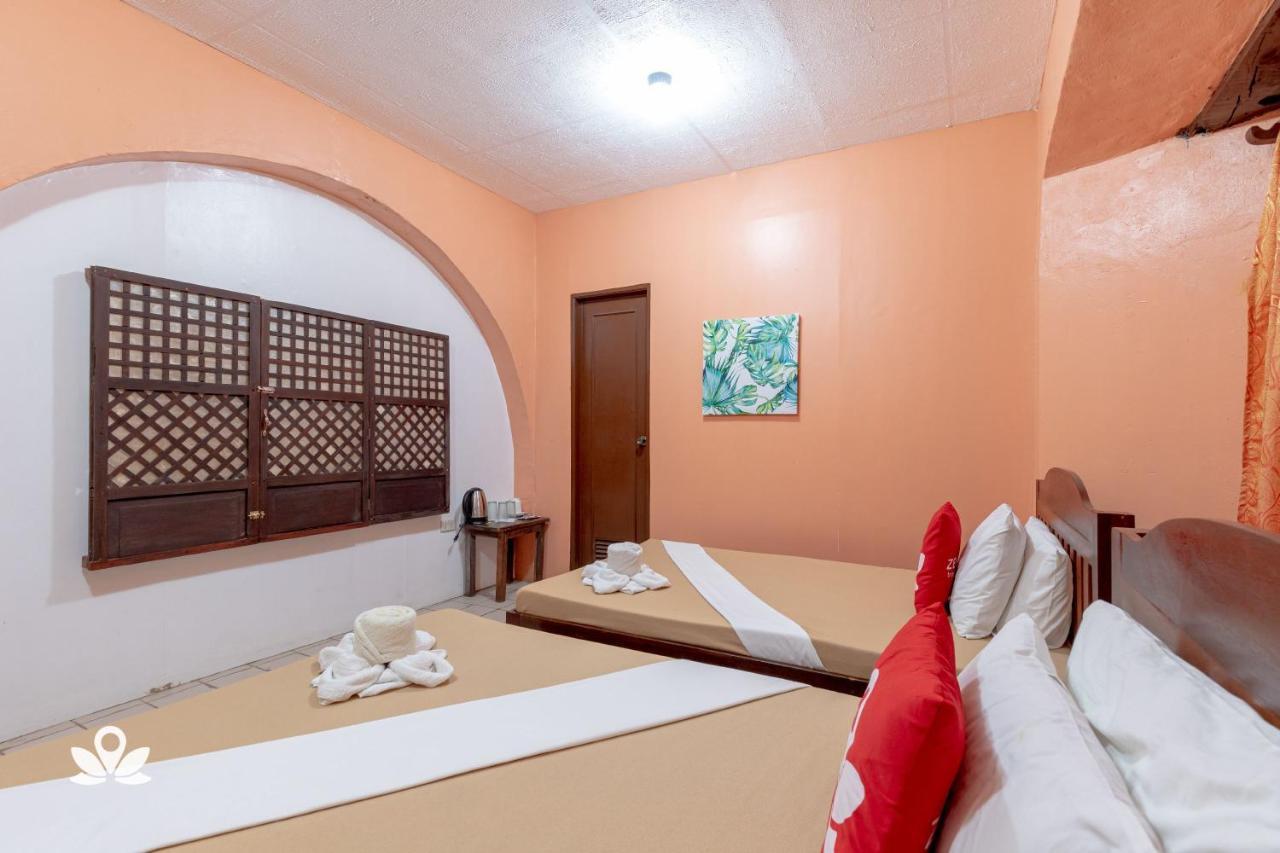 ZEN Rooms Calle Crisologo Vigan Esterno foto